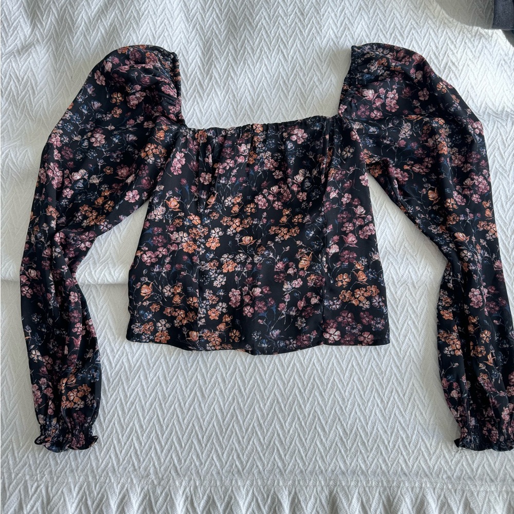 Abercrombie and Fitch Billow Sleeve Top